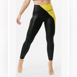 ZYIA Neon Metallic high rise light and tight leggings yellow and black size 4